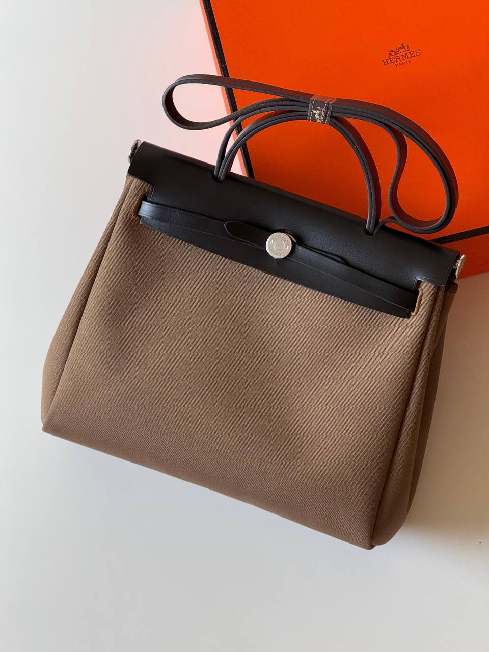 Hermes Herbag 31cm💕master quality😍

with box❤️
🎁🎁🎁

680 dhs🪙💚

Zain52
♥️♥️♥️