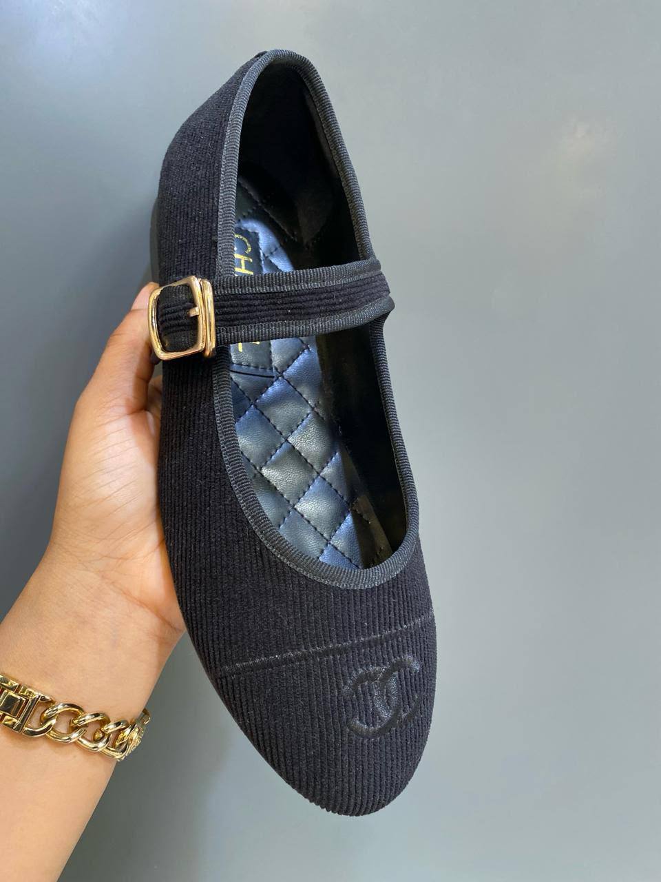 Chanel
Size 36-42 
120 dhs✅

Zain132
♥️♥️♥️