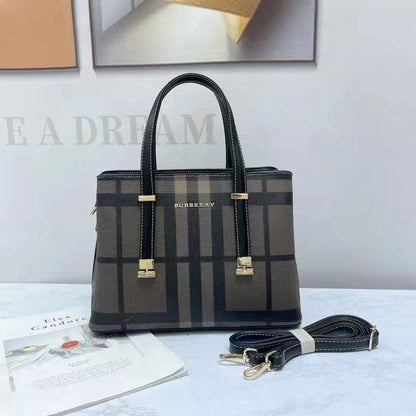 Burberry
good quality
110 dhs🇦🇪

Zain278
♥️♥️♥️