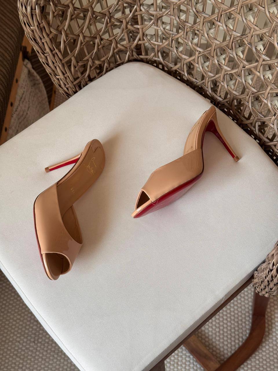 CHRISTIAN LOUBOUTIN
Size: 36 to 41
Super master quality ❤️‍🔥
450 dhs💓

Zain198
♥️♥️♥️