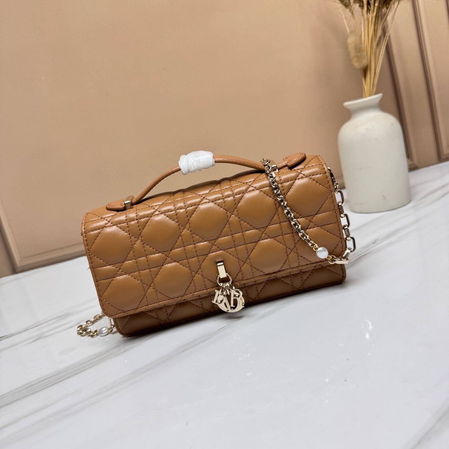 Dior💕🫶🏼
Master🌺🌺
21cm🫶🏼🫶🏼
300 dhs✅

Zain297
♥️♥️♥️