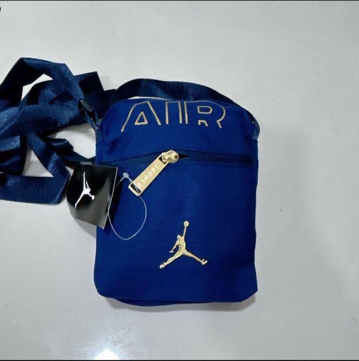 Sport Bag
20 cm
30 dhs❣️

Zain17
♥️♥️♥️