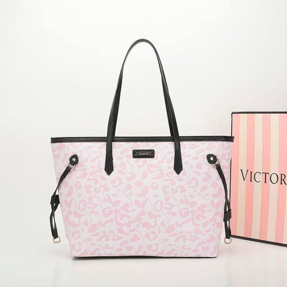 Victoria Secret
47*31*14 cm
85 dhs✅

Zain17
♥️♥️♥️