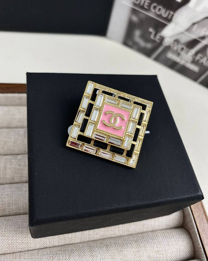 Chanel
60 dhs🪙

Zain89
♥️♥️♥️