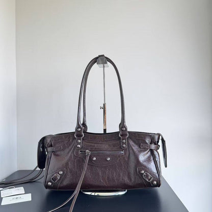 BALENCIAGA 

COPY ONE 

NEW CAME 

160 dhs🪙🌨️

Zain39
♥️♥️♥️