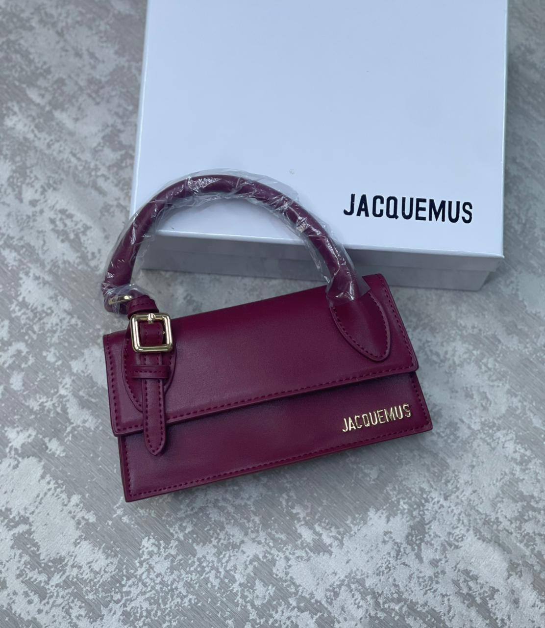 Jacquemus
95 dhs✅

with box
🎁🎁🎁

Zain175
♥️♥️♥️