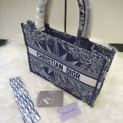 Dior

125 dhs🇦🇪🇦🇪
High quality 

Zain235
♥️♥️♥️