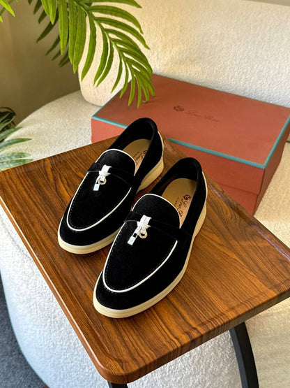 LORA PIANA 
SuperMaster Quality 💯
450 dhs💓
Size:36-41💥

Zain171
♥️♥️♥️