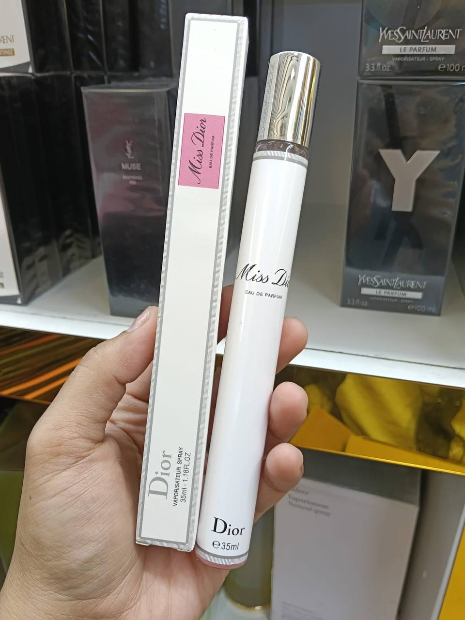 35 ml perfumes 
1 pc 20 dhs✅

Zain01
♥️♥️♥️