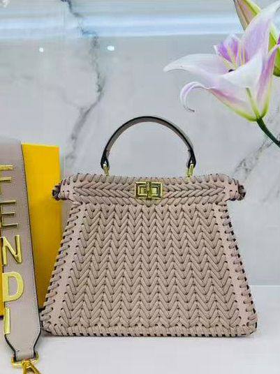 Fendi
150 dhs✅

Zain143
♥️♥️♥️