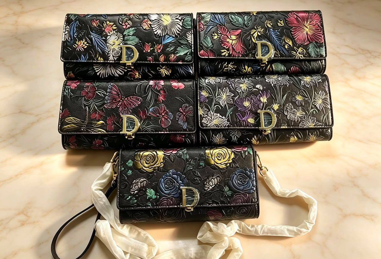 Dior
105 dhs🇦🇪🇦🇪 
with box high quality

Zain21
♥️♥️♥️