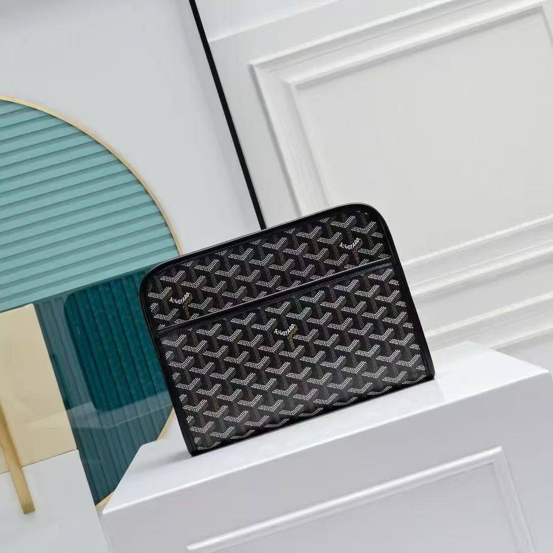 🌈 Goyard Clutch
1️⃣ First quality +🎁
Size : 25 * 21 cm
75 dhs🇦🇪
with box 🎁

Zain115
♥️♥️♥️