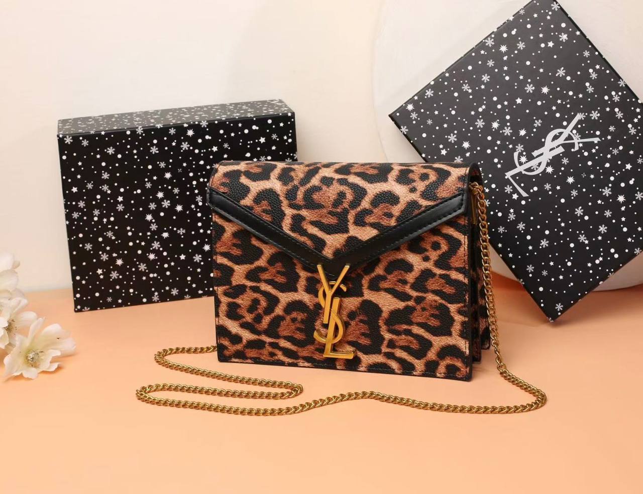 YSL 
GOOD QUALITY 
WITH BOX
🎁🎁🎁

100 dhs✅
SIZE: 22cm

Zain39
♥️♥️♥️