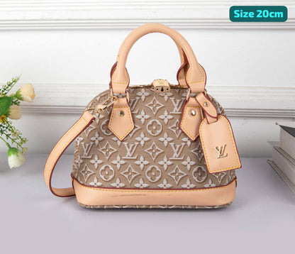 LV

Good quality 
with box 
115 dhs🇦🇪🇦🇪

Zain186
♥️♥️♥️