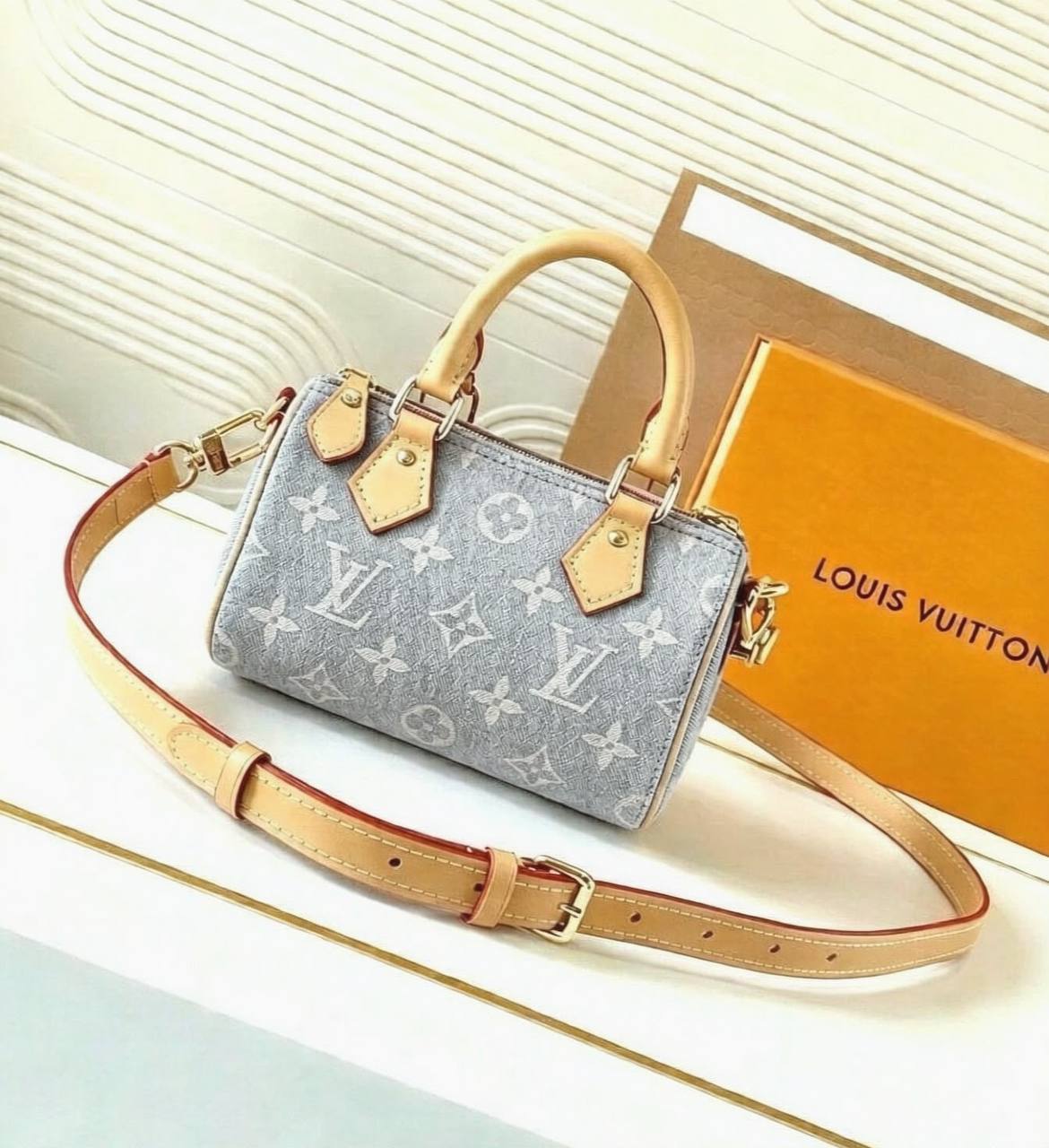 LV SPEEDY MINI SIZE GOOD QUALITY WITH BOX 
100 dhs🇦🇪🇦🇪
Size:16cm

Zain195
♥️♥️♥️