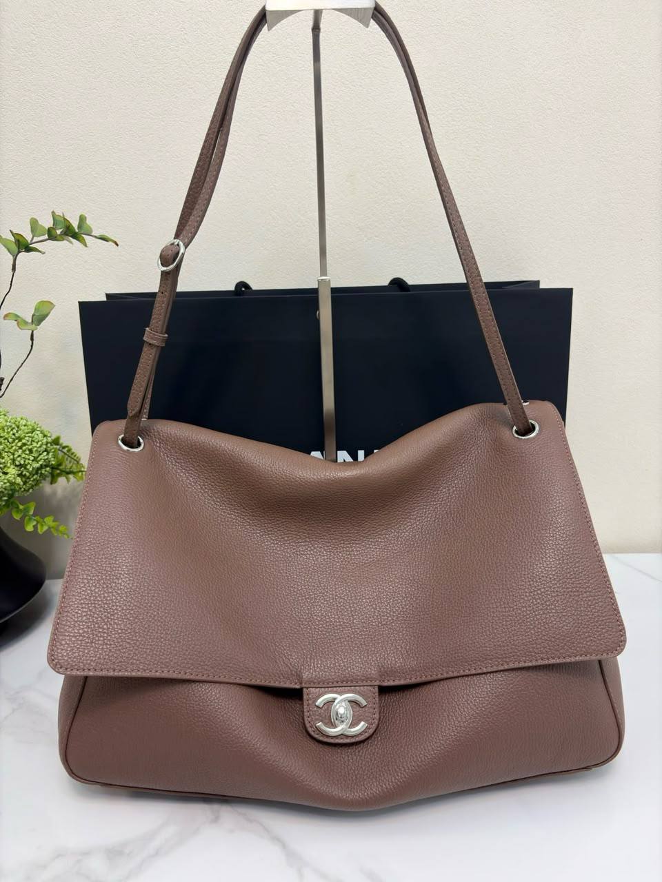 CHANEL 

re stokes 

340 dhs 🇦🇪🇦🇪🇦🇪

40cm

Zain228
♥️♥️♥️