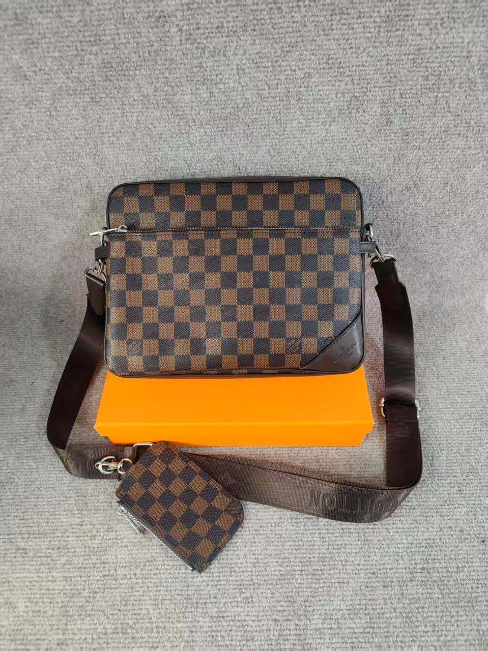 Lv Man’s Bag

Good Quality 

With Box 
🎁🎁🎁

95 dhs❣️

Zain250
♥️♥️♥️