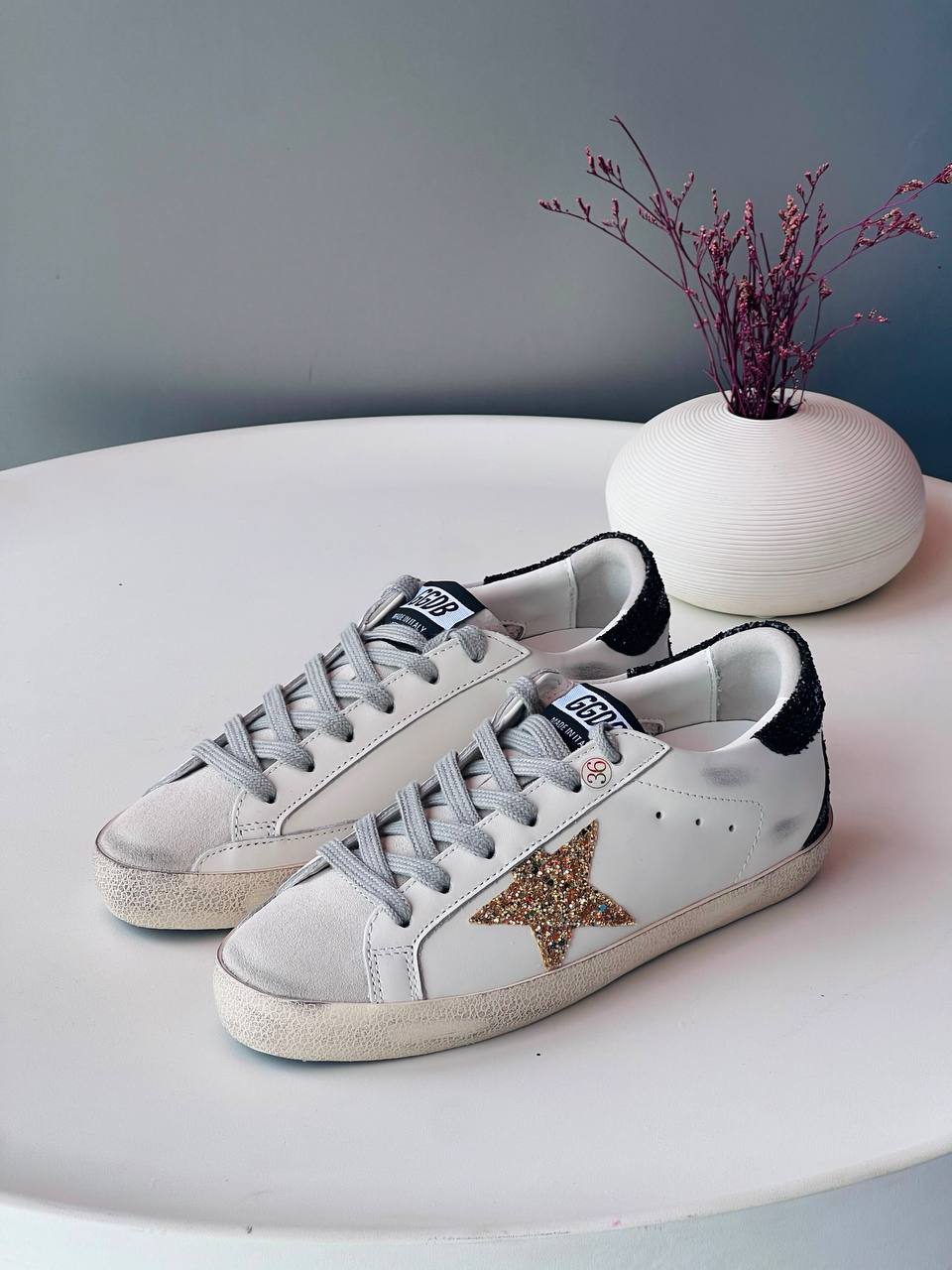 GOLDEN GOOSE✨⭐️
Size 36-41
_Super master high quality_🪡
450 dhs💓

Zain176
♥️♥️♥️