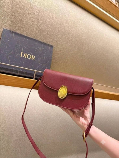 DIOR

Best quality 
with box
105 dhs🇦🇪

size23CM

Zain290
♥️♥️♥️