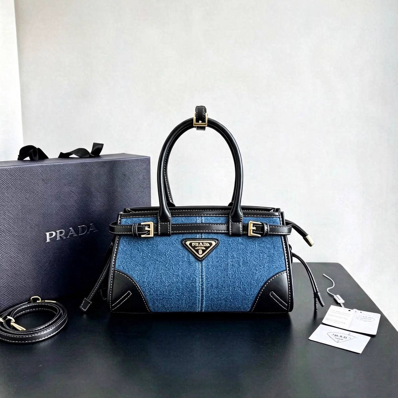 PRADA COPY ONE NEW CAME  SMALL SIZE WITH BOX 
210 dhs🇦🇪🇦🇪

Zain295
♥️♥️♥️