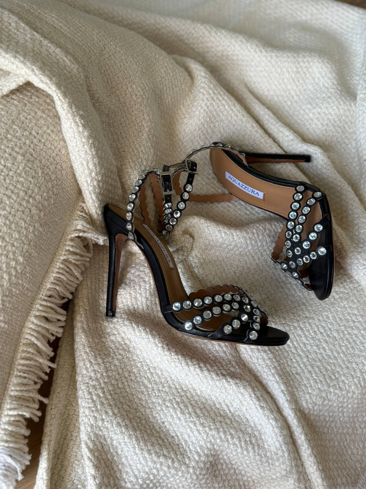 AQUAZZURA 

36 to 41

430 dhs🇦🇪🇦🇪🇦🇪

Zain288
♥️♥️♥️
