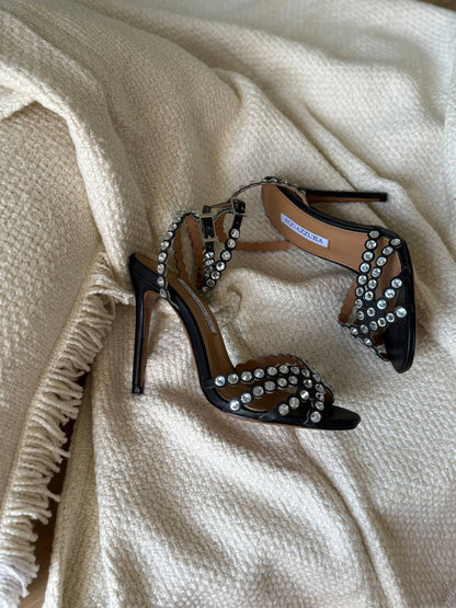 AQUAZZURA 

36 to 41

430 dhs🇦🇪🇦🇪🇦🇪

Zain288
♥️♥️♥️