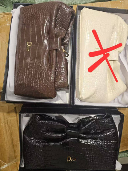 Dior
95 dhs✅
With box

Zain219
♥️♥️♥️