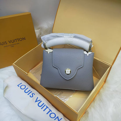LV

95 dhs🇦🇪

Withbox

Zain235
♥️♥️♥️