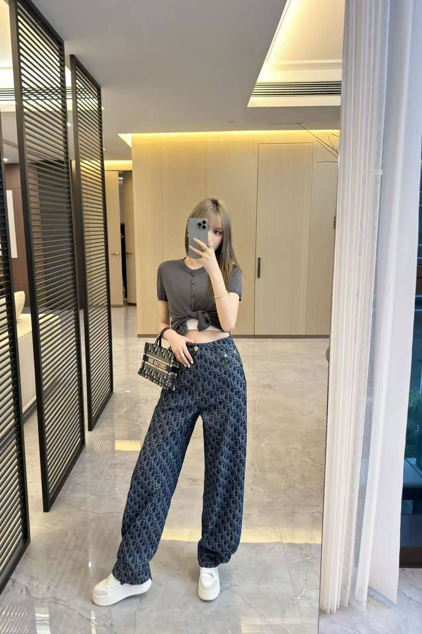 *New collections 💕💕  
180 dhs❤️
*good  quality  
*Sizes:S M L 
*AVAILABL

Zain231
♥️♥️♥️