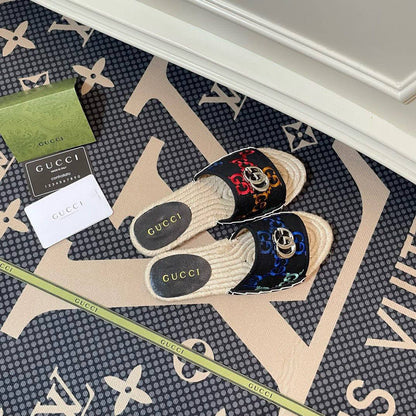 Gucci
Size 36-42 
120 dhs💓

Zain132
♥️♥️♥️