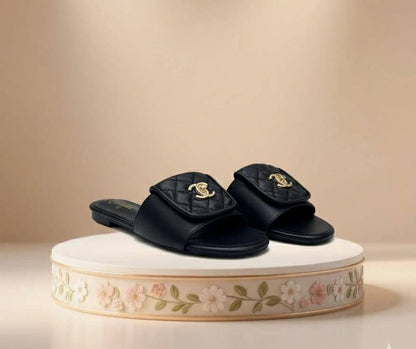 CHANEL 
☘️ *SIZE  36  to 41 ☘️         
180 dhs🪙🌨️

Zain224
♥️♥️♥️