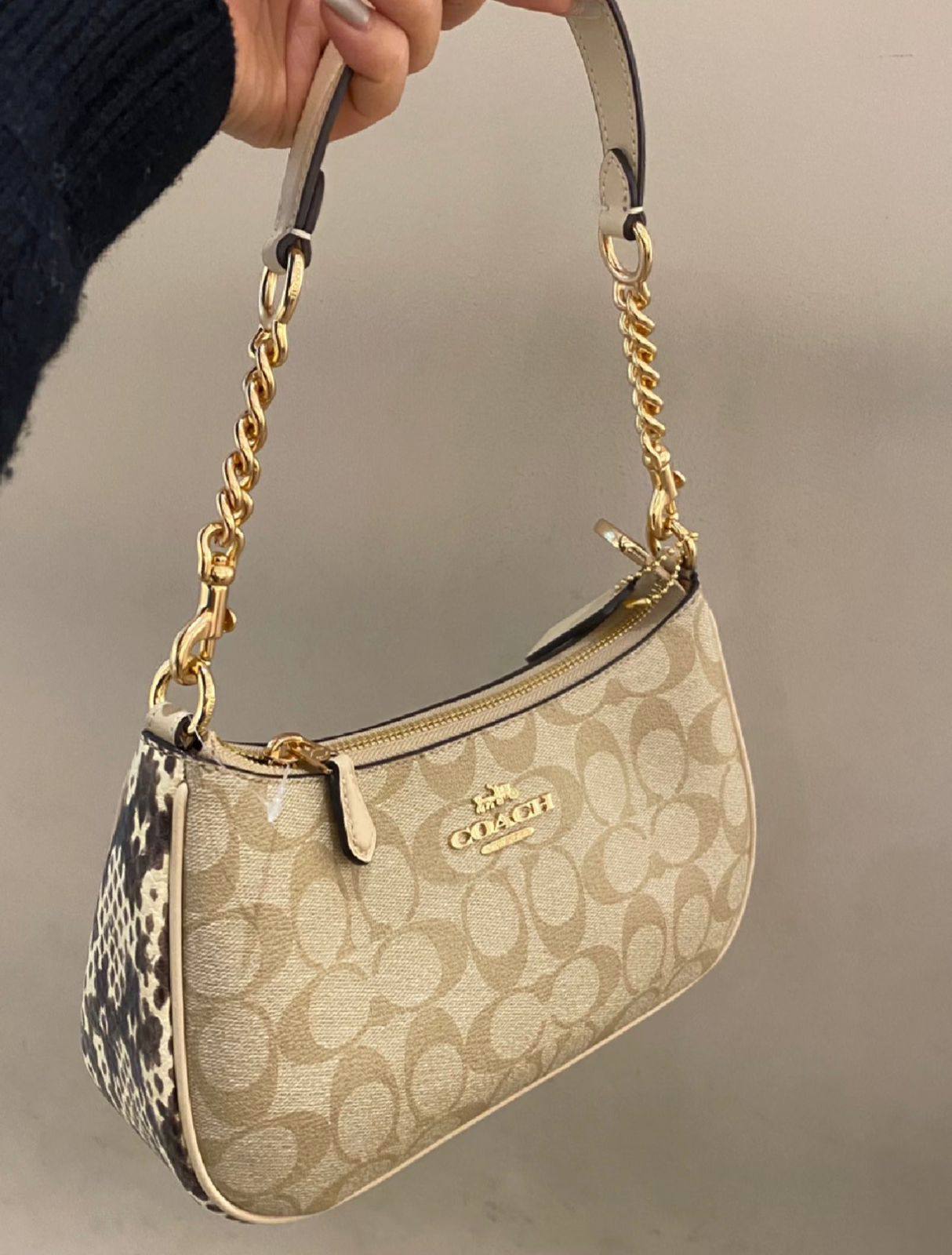 Coach
90 dhs❣️

size：24cm
With the box
🎁🎁🎁

Zain35
♥️♥️♥️