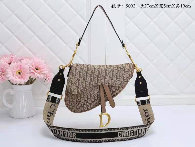 Dior

with box
🎁🎁🎁

110 dhs🪙🌨️

Zain143
♥️♥️♥️