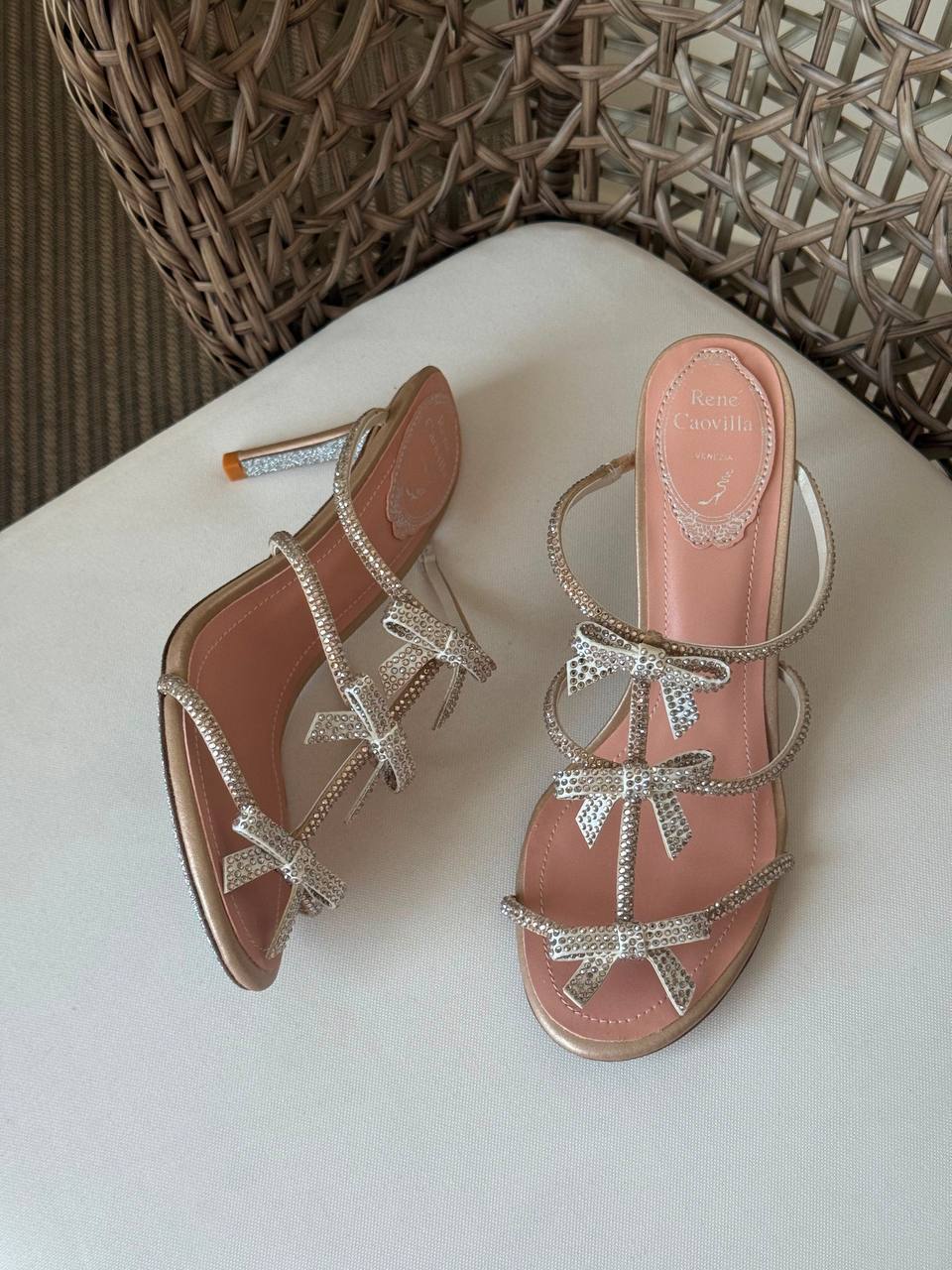 🖤✨  RENE COVALI  ✨🖤
🤩 Available New Arrival 🤩
😍😍 Super Master Quality 😍😍
👠 Size: 36 to 41
💎 Premium Quality
450 dhs✅

Zain198
♥️♥️♥️