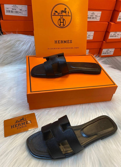 Hermes Flat Slippers, New Arrived 
Size 36 To 41
90 dhs🪙💕

Zain120
♥️♥️♥️