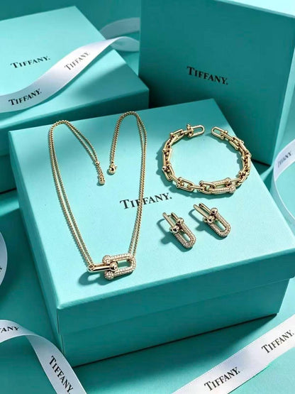 TIFFANY SET
NECKLACE
BRACELET
EARRINGS
WITH GOOD BOX AND PAPER BAG🛍️🎁
140 DHS✅

Zain89
♥️♥️♥️
