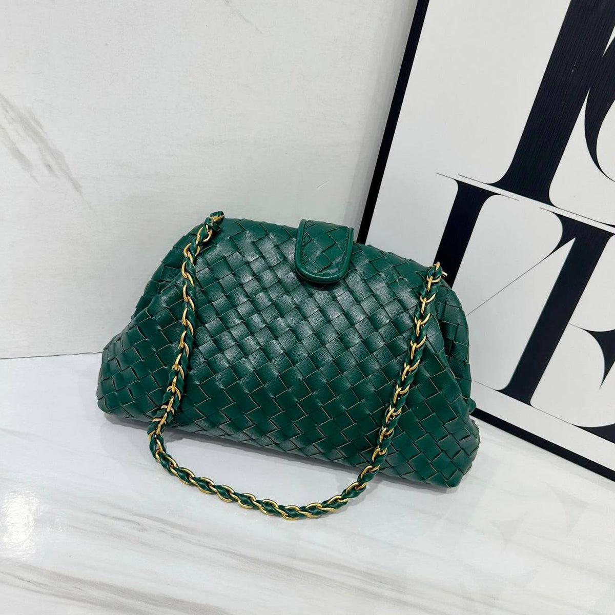 BOTTEGA 

HIGH QUALITY 
WITH BOX 

RESTOCK 
125 dhs🇦🇪🇦🇪

SIZE: 30cm

Zain295
Zain39
♥️♥️♥️
