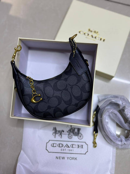 🍒 Coach Jonie

1️⃣ First quality +🎁

Size : 16.5 * 9 cm

80 dhs✅

with box
🎁🎁🎁

Zain115
♥️♥️♥️