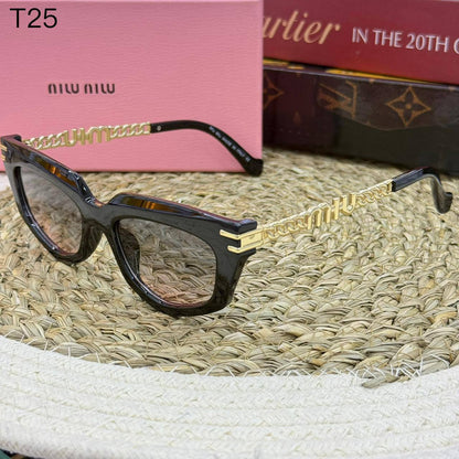 miu miu
Sunglasses 🕶️ 
Copy one❣️
good quality 💯
With master box 🗃️ 
50 dhs❣️

Zain216
♥️♥️♥️