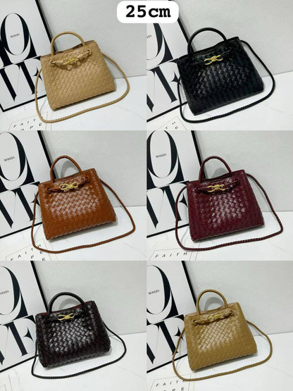 Bottega Veneta 

Good Quality 

With Box 
🎁🎁🎁

110 dhs✅

Zain250
♥️♥️♥️