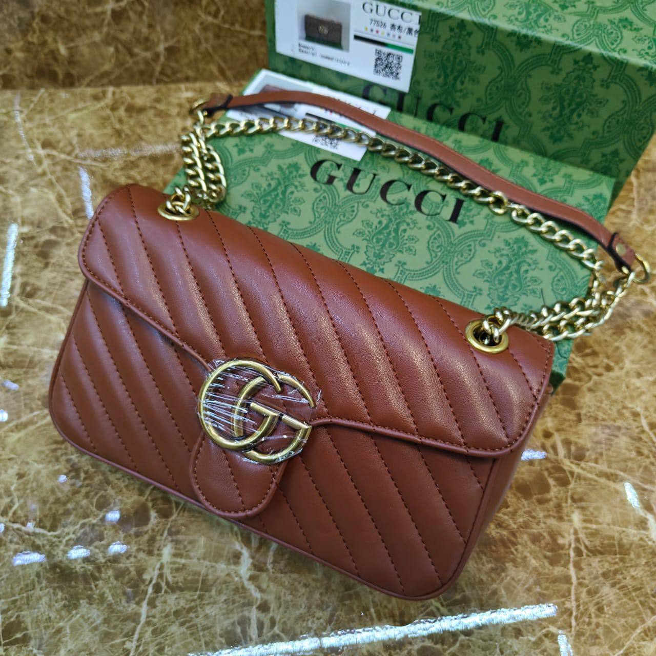 Gucci
 95 dhs❣️ 

with box
🎁🎁🎁

Zain235
♥️♥️♥️