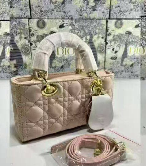 Dior
115 dhs✅

Zain143
♥️♥️♥️