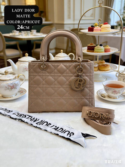 Lᴀᴅʏ Dior Mᴀᴛᴇ
ᴡɪᴛʜʙᴏx🎁
ᴄᴀɴᴠᴀs ɪɴsɪᴅᴇ
sɪᴢᴇ:25ᴄᴍ
110 dhs✅

Zain56
♥️♥️♥️