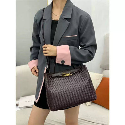 BOTTEGA 

NEW CAME 

HIGH QUALITY 

120  DHS……
32cm

Zain39
♥️♥️♥️