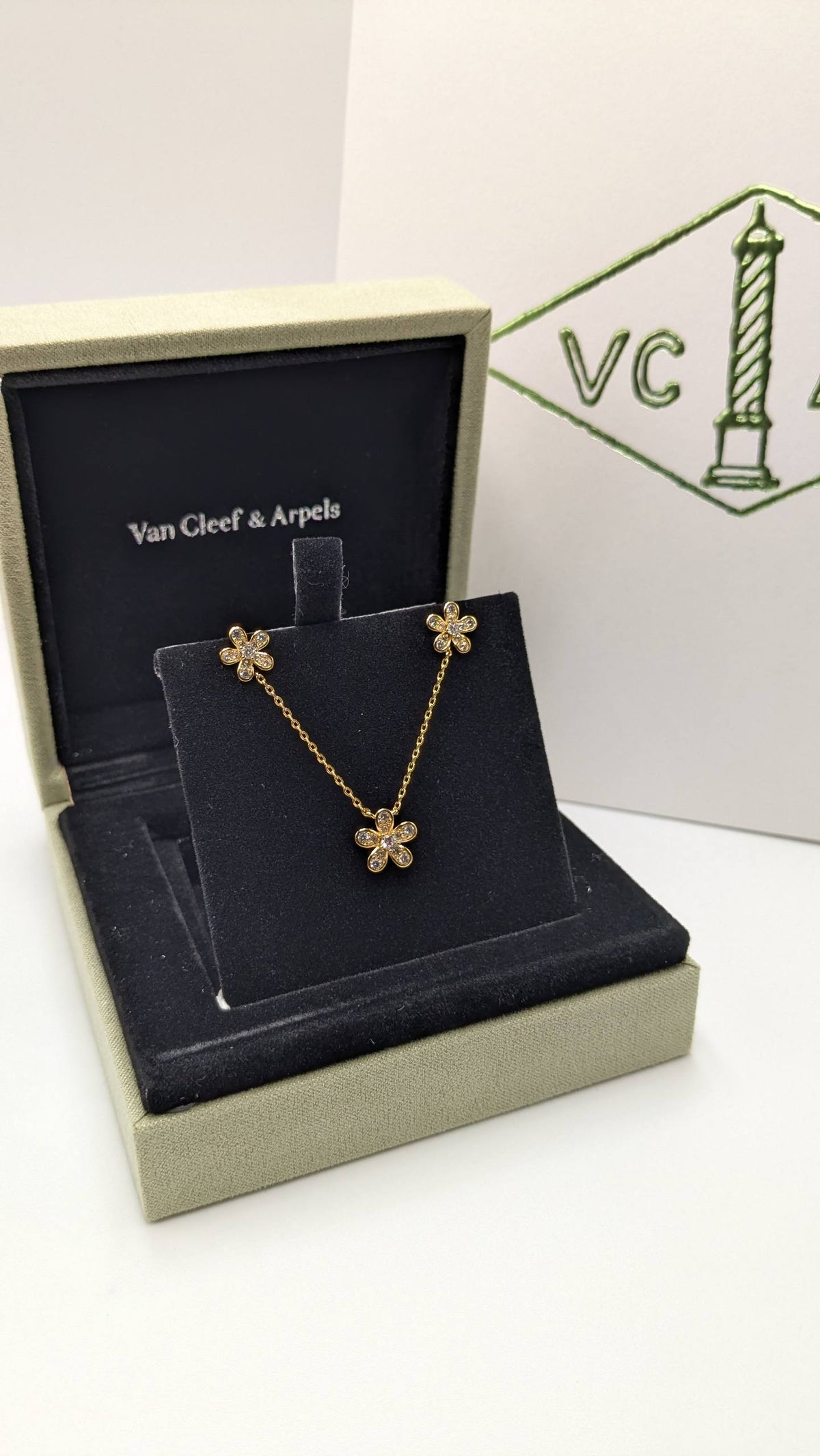 Van Cleef
Master Quality
Necklace & Earrings
110 dhs🇦🇪 with Normal Box 🎁
120 dhs🇦🇪 with Good Box 🎁
175 dhs🇦🇪    with Master box 🎁


Zain210
♥️♥️♥️