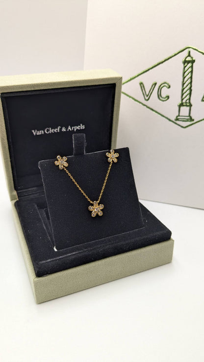 Van Cleef
Master Quality
Necklace & Earrings
110 dhs🇦🇪 with Normal Box 🎁
120 dhs🇦🇪 with Good Box 🎁
175 dhs🇦🇪    with Master box 🎁


Zain210
♥️♥️♥️