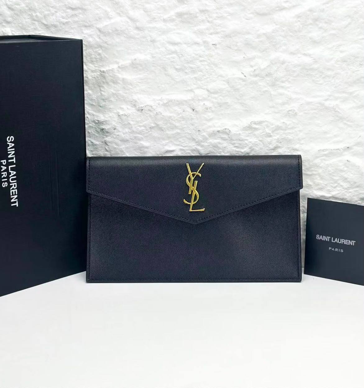 YSL 
COPY ONE 
WITH BOX 
190 dhs🇦🇪🇦🇪

Zain295
♥️♥️♥️