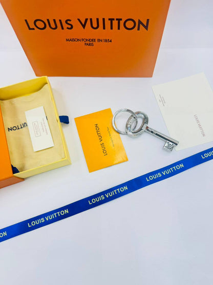 *Key Chain ❤️‍🔥*
Master quality 💯
With normal boxes 📦 
45 dhs✅
With master box 🗃️ 
70 dhs✅

Zain216
♥️♥️♥️