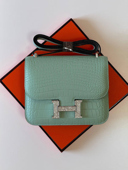 Hermes constance 18cm💕master quality😍

with box❤️
🎁🎁🎁

550 dhs🪙🌨️

Zain52
♥️♥️♥️