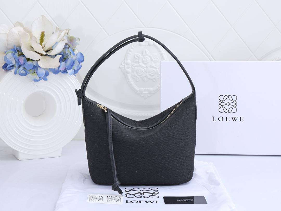 Loewe 
85 dhs✅
with box
size 20×10×20cm

Zain213
♥️♥️♥️